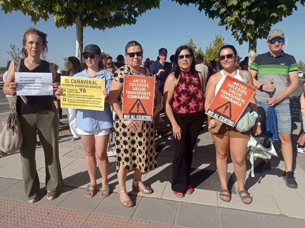 Contra el Centro de Acogida y la falta de servicios en El Cañaveral